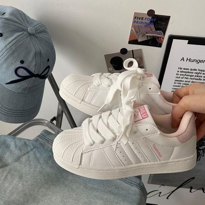 женские кроссовки