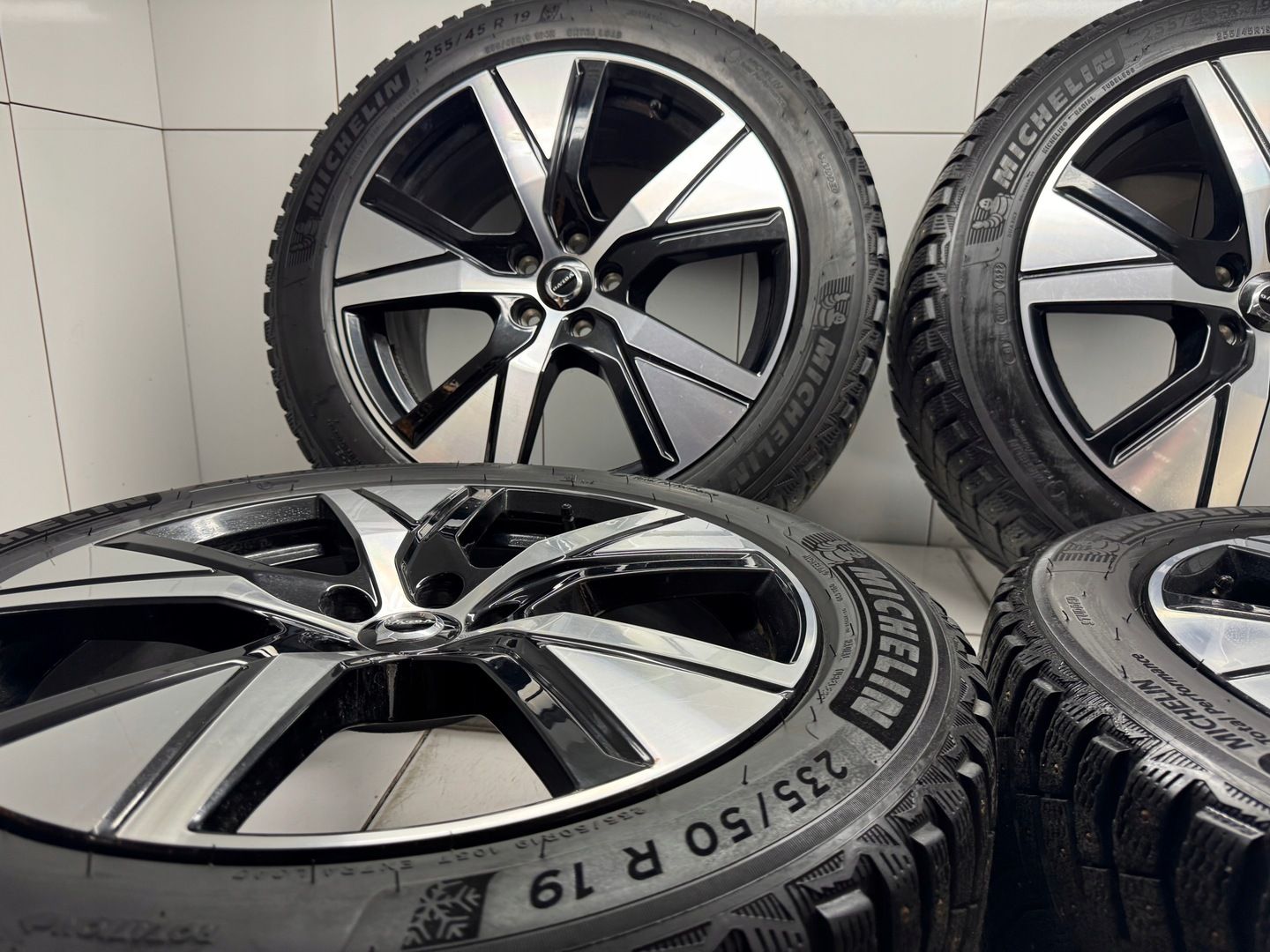 Kola Felgi 19 Volvo Zima R Design XC40 XC60 Oem V60