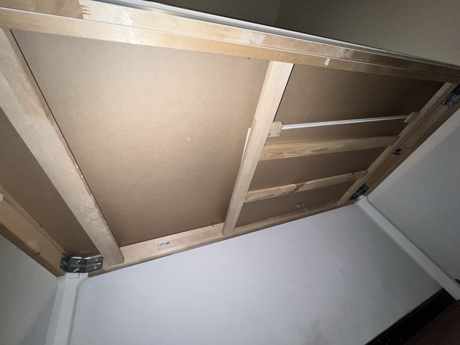 Mesa de sala extensivel ate 10 pessoas.