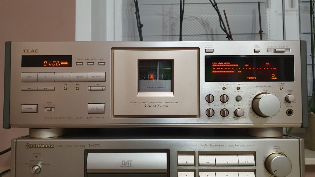 Teac  cassette deck v7000