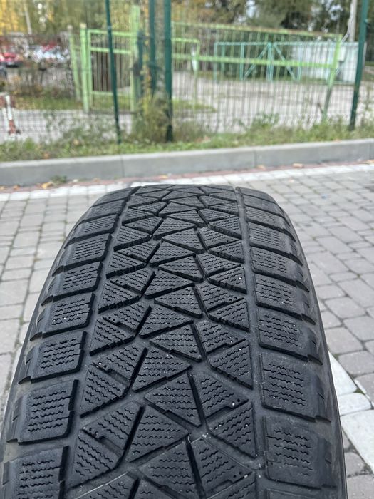 Продам шины б/у Bridgstone blizzak dm-v2