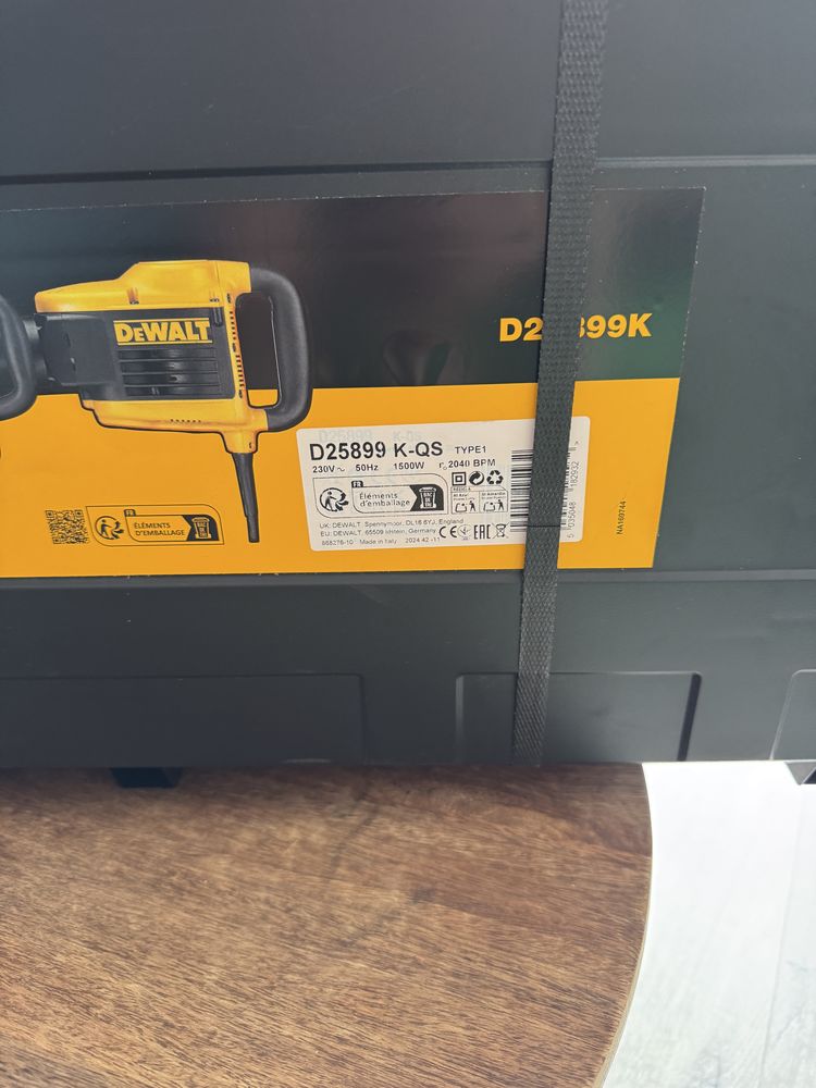 DeWalt Młot wyburzeniowy SDS-Max klasy 10kg D25899K-QS
