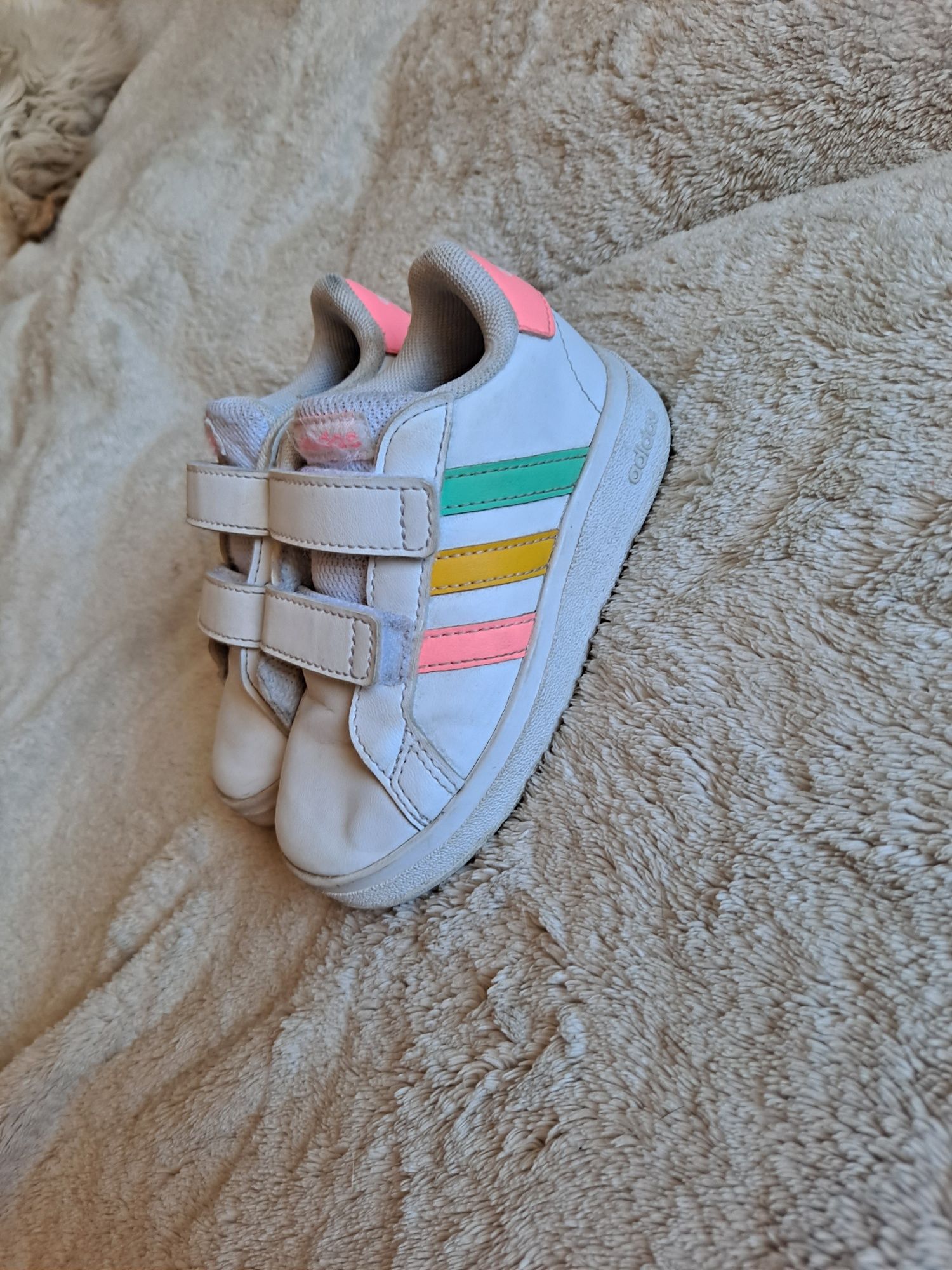 Buciki dla dziewczynki Adidas rozmiar 23