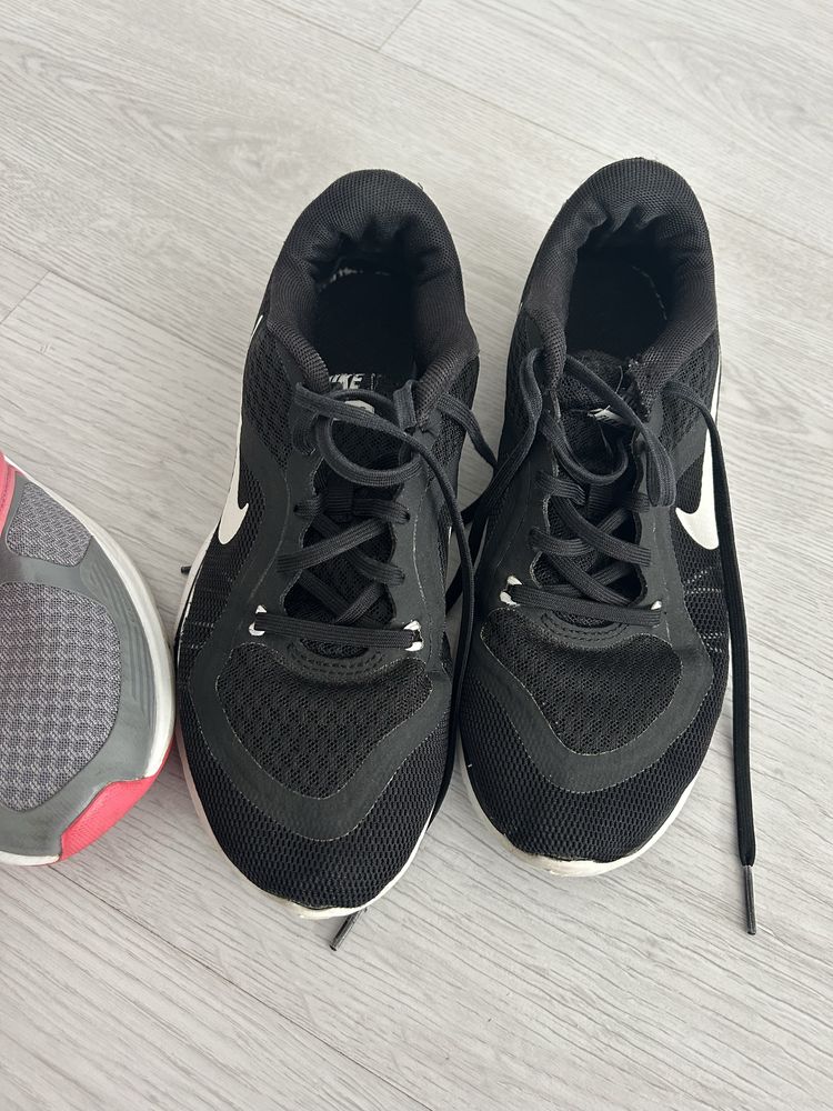Tres pares de tenis