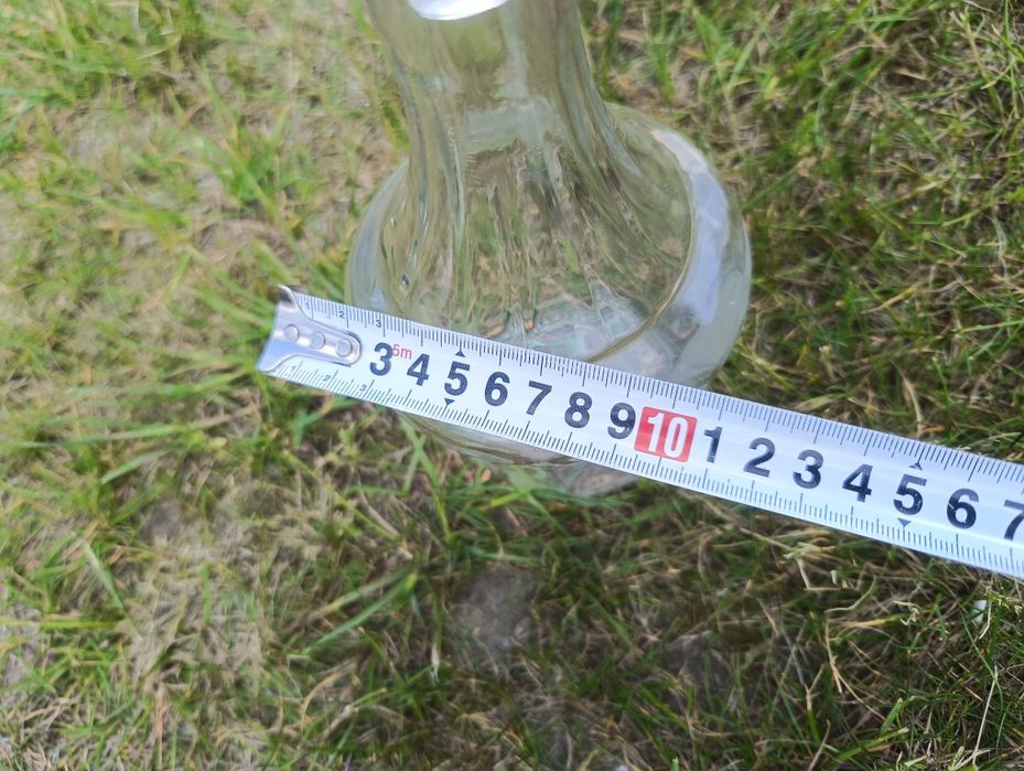 Ładna szklana karafka