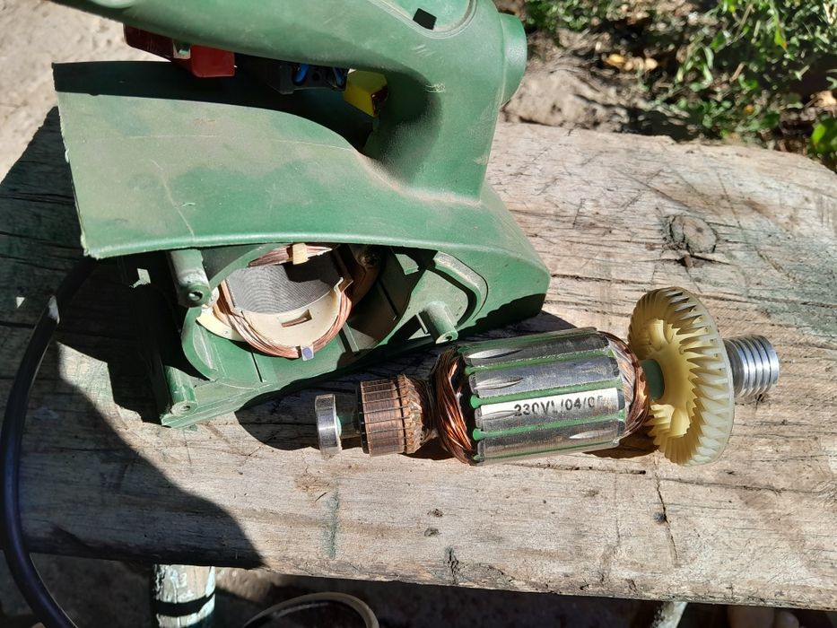 Двигун ручного електрорубанка DWT