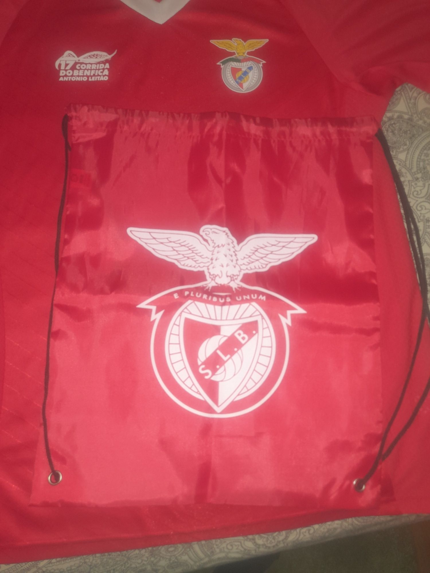 T-shirt e saco "corrida do Benfica"