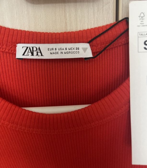 Червоне плаття