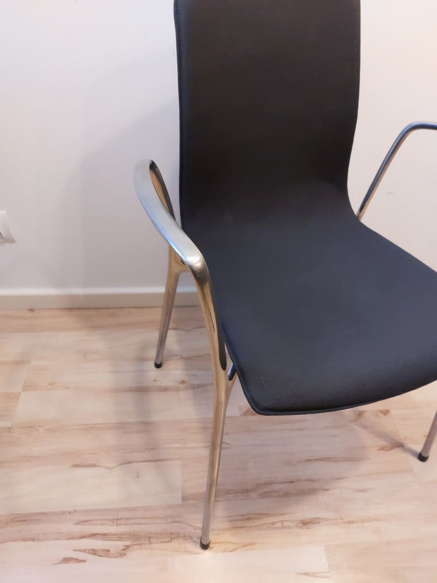 krzesło marki Kusch Co super design tapicerowane metalowe