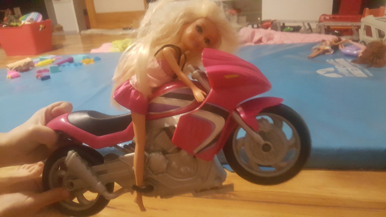 Motor plus barbie       .