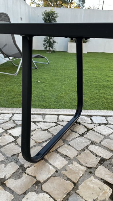 Mesa em boas condições