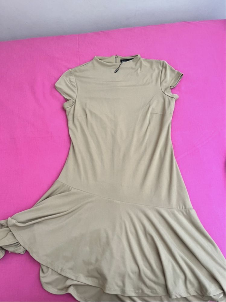 Vestido Zara bege, tamanho S – novo, nunca usado
