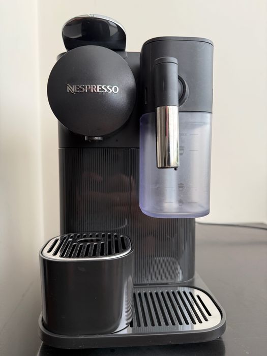 Nespresso Latissima One (como nova)