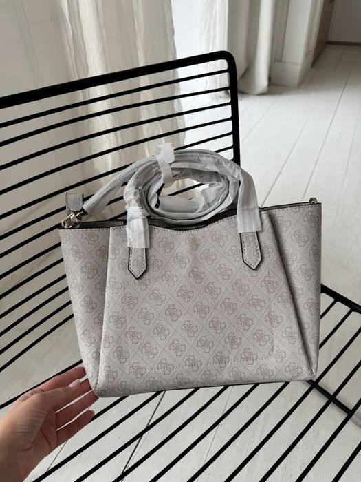 сумка сетчел guess iwona