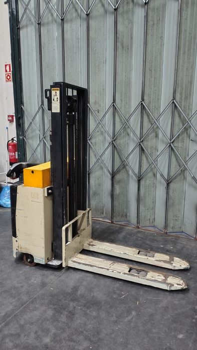 Stacker Noblift com bateria nova