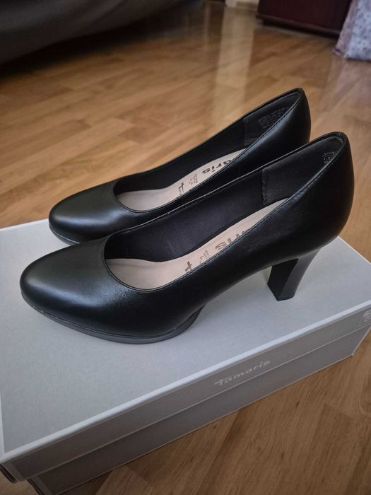 Klasyczne czarne czółenka Tamaris