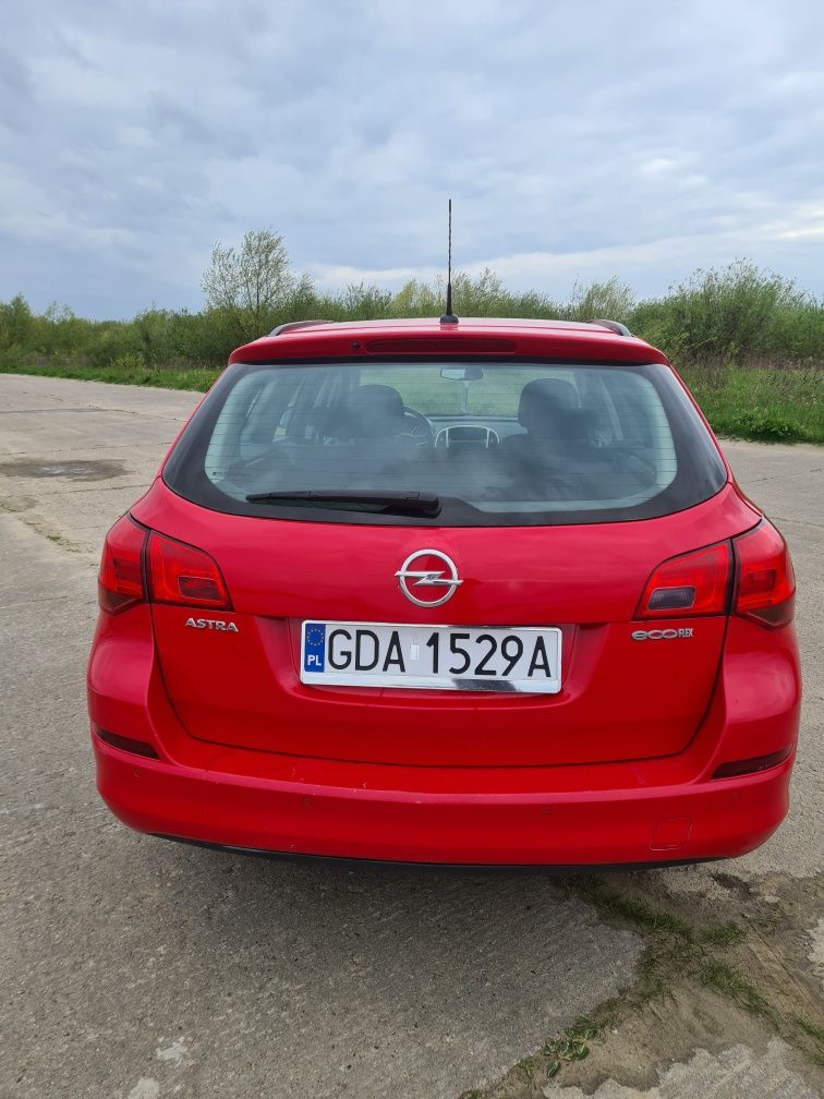 Opel Astra J Sports Tourer Benzyna