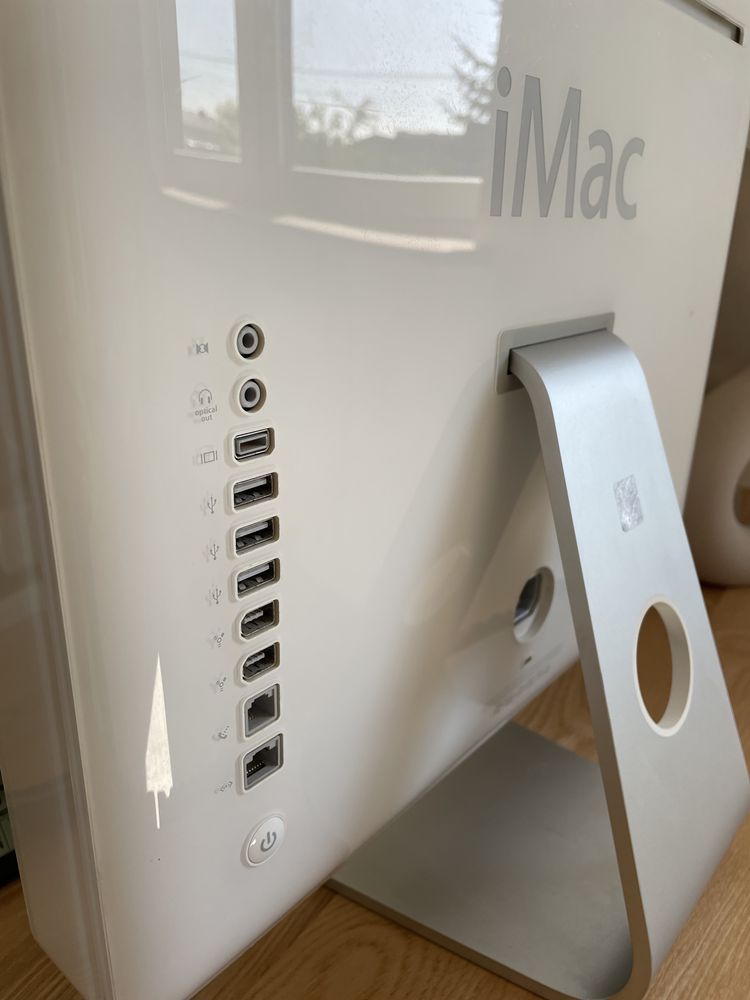 iMac Apple A1058 + klawiatura Apple keyboard A1048