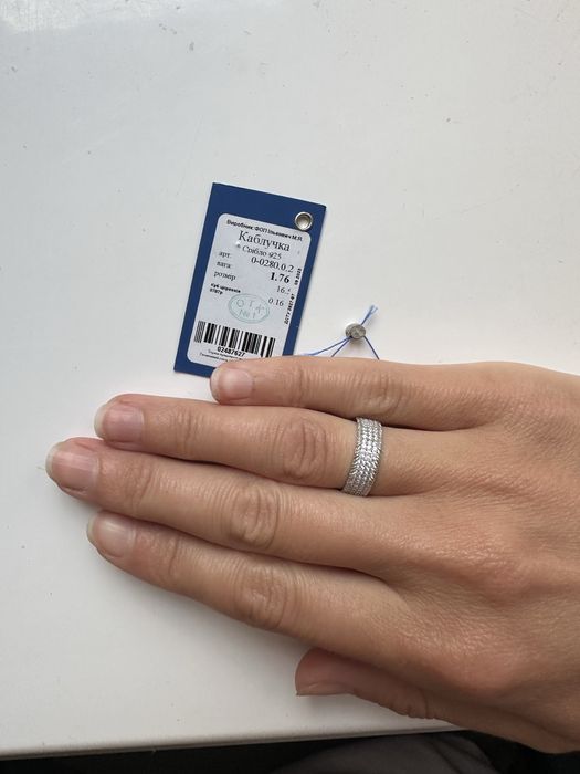Стильне якісне срібне з камінцями колечко, перстень, дешево