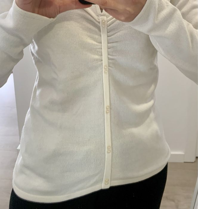 Camisola bege com botões