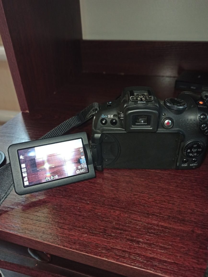 Canon SX1is, 10 мегапікселів.
