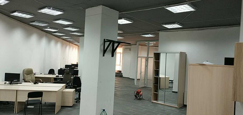 Офис 200 кв.м , Зал+ кабинет+ кухня, 2 сан.узла СУПЕР!