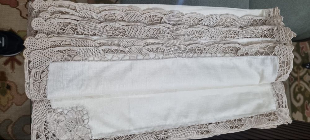 Toalha de renda de Veneza feita à mão com fio de linho com 12 guardana