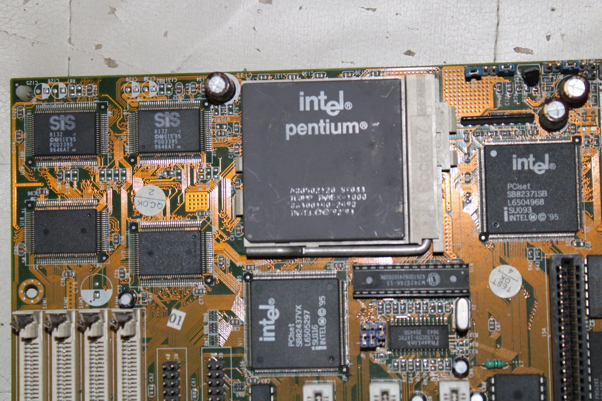 Retro płyta socket 7 proces Intel Pentium