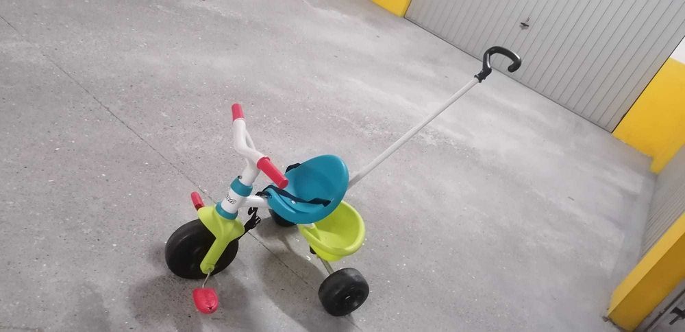 Triciclo bebé em excelente estado.
