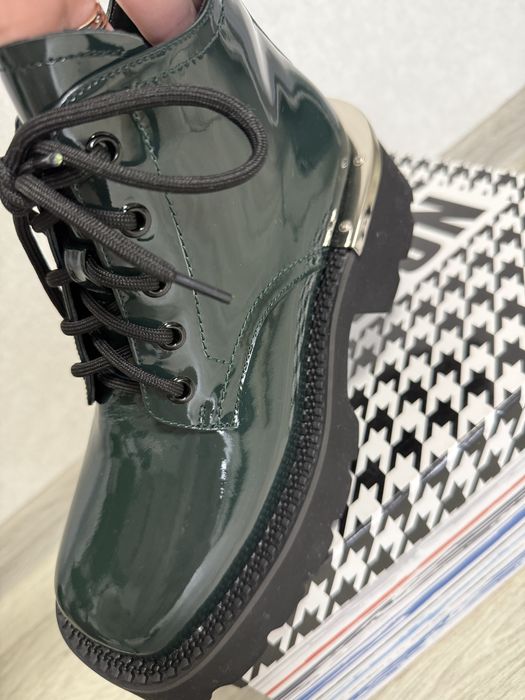 Чоботи на грубій підошві