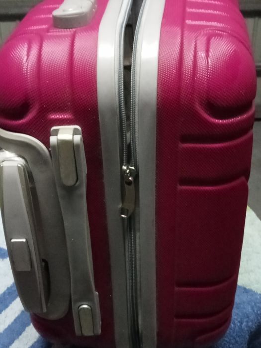 Vendo mala de viagem pequena bom estado