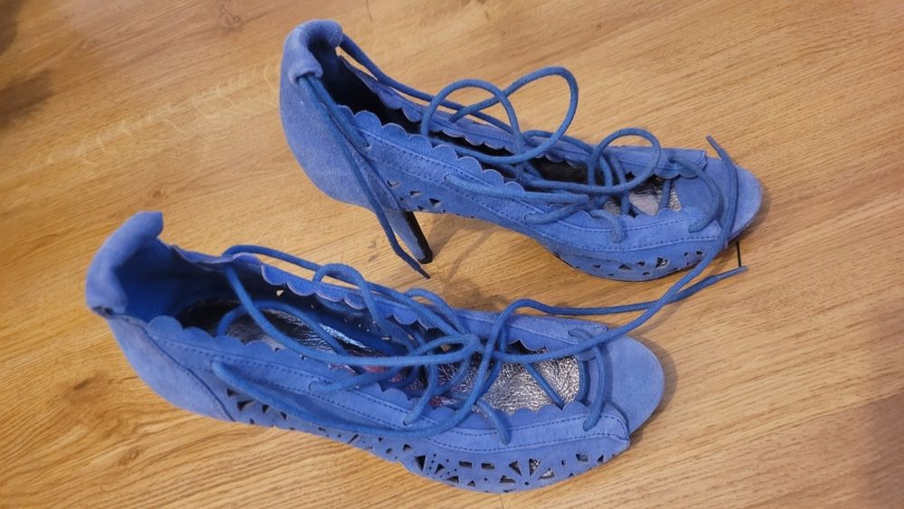 Nowe Niebieskie buty sandałki 37 Reserved wycięte wzory