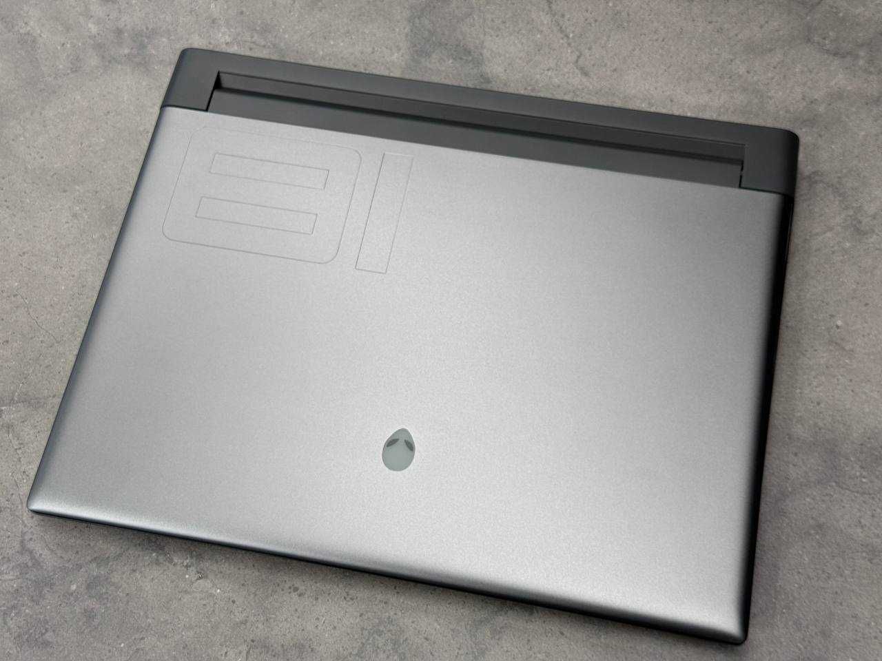 Ноутбук Dell Alienware m18 R2 (Intel Core i7/32GB/1 TB SSD/RTX 4070)