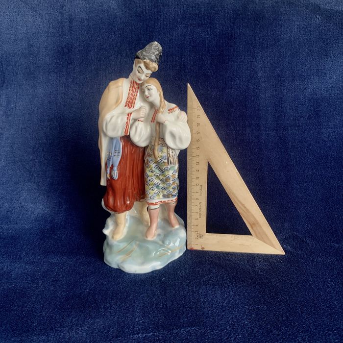 Статуетка Вакула, козак і дівчина, підсвічники, олімпійський мішка,