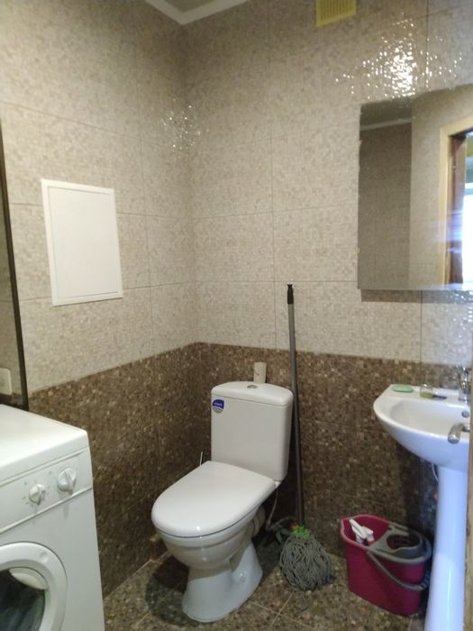 Без комісії.  Можливо на 1 міс. 2-х кімн. кв. зупинка торг.центр.