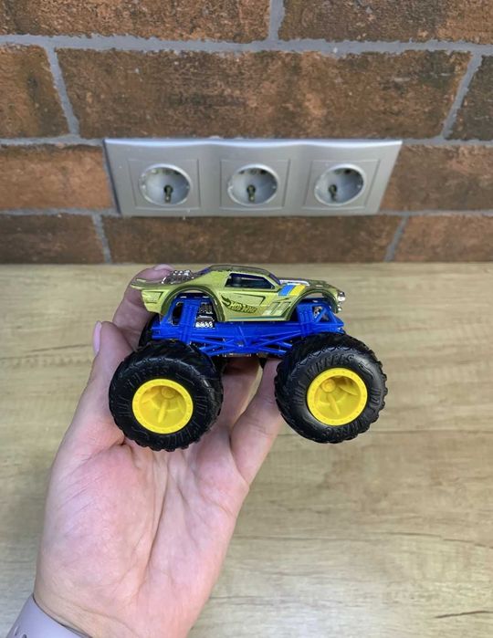 Машинки Hot Wheels Monster Trucks 9см