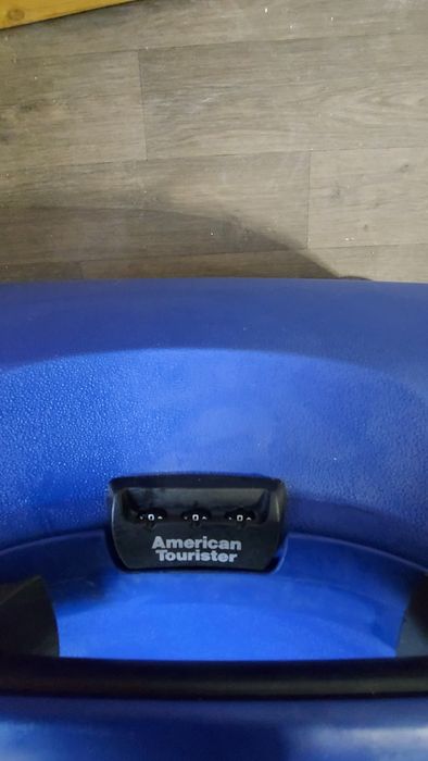 Чемодан дорожній Amerikan Tourister