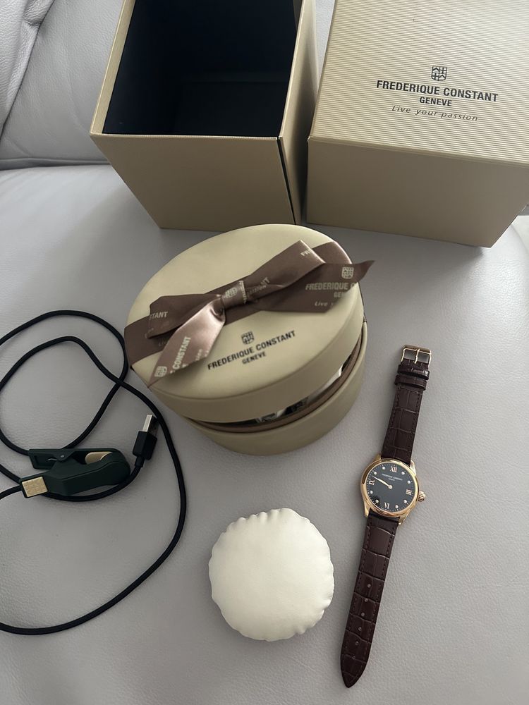 Продам женские смарт часы Frederique Constant Smartwatch FC-286CD3B4
