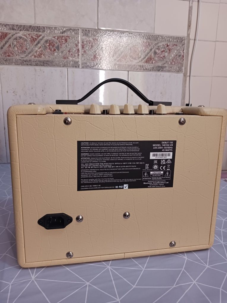 Amplificador BlBlackstar Debut 15 – Som TOP por apenas 80€!