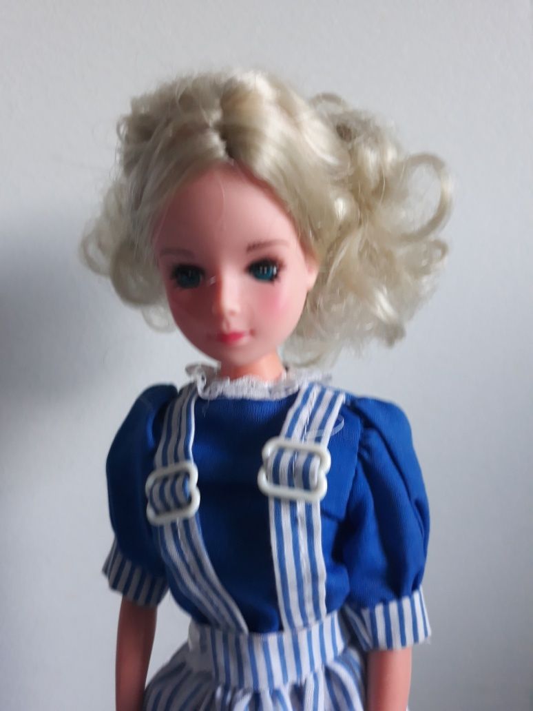 Lalki kolekcjonerskie typu Barbie, Betty Teen i Leslie