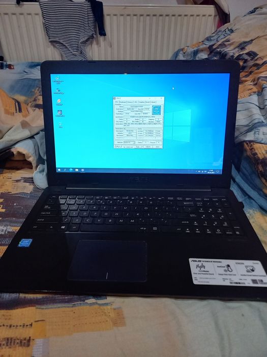 Laptop ASUS E502N