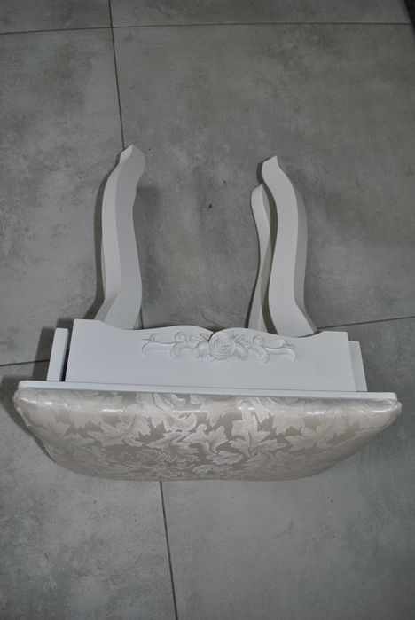 Krzesełko do toaletki do naprawy wysokość 44,50cm siedzisko 36 x 27cm