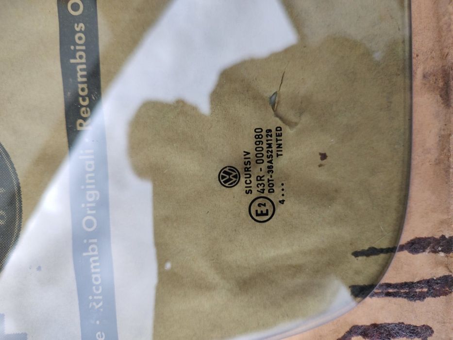 Стекло VW Bora заднее правой глухое