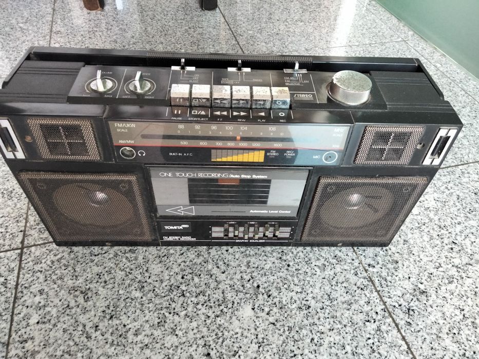 Rádio e leitor de cassetes