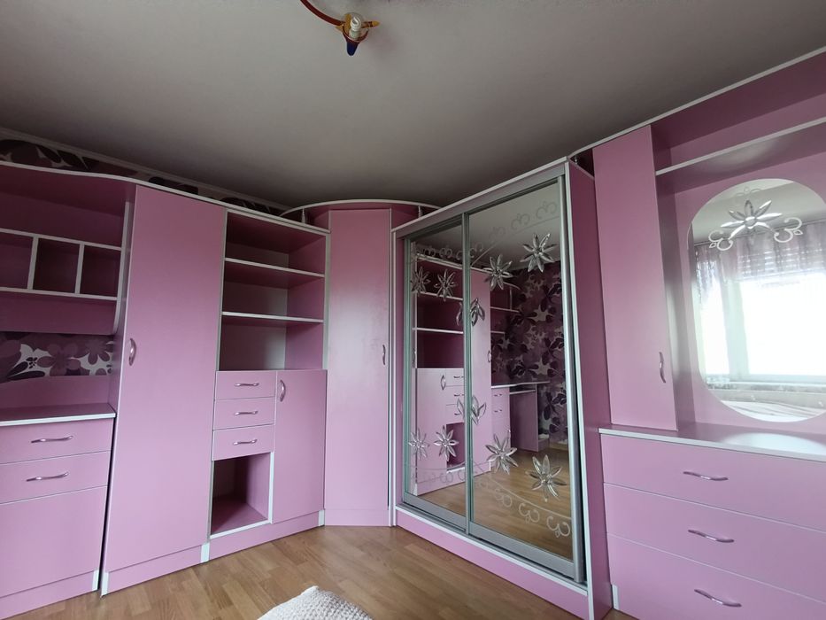 Меблі в дитячу кімнату для дівчинки