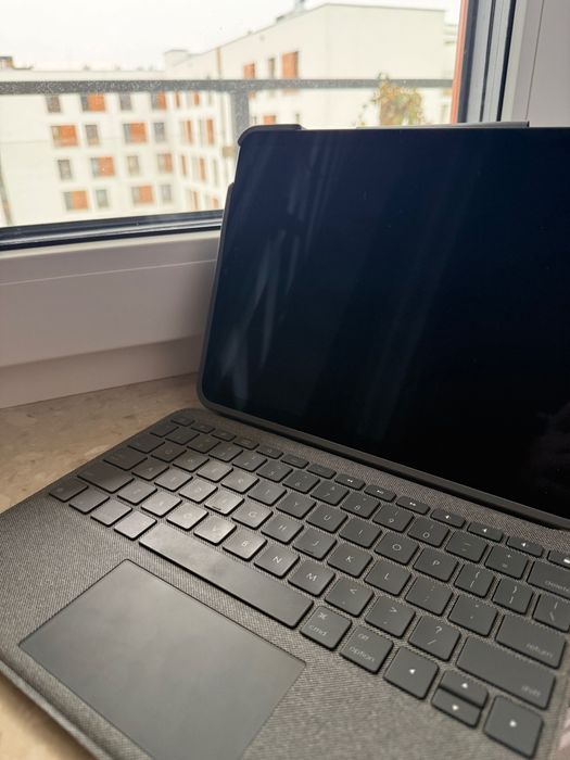 IPad Air 5 generacji Cellular 64 GB cellular klawiatura Logitech