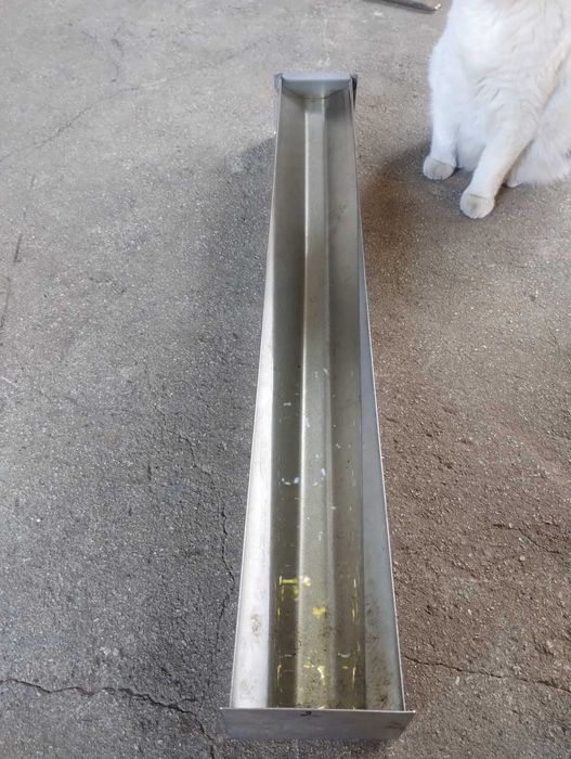 Поїлка / годівниця з неіржавіючої сталі. Б/в.