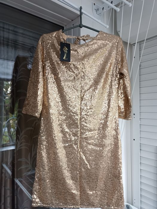 Сукня з паєтками