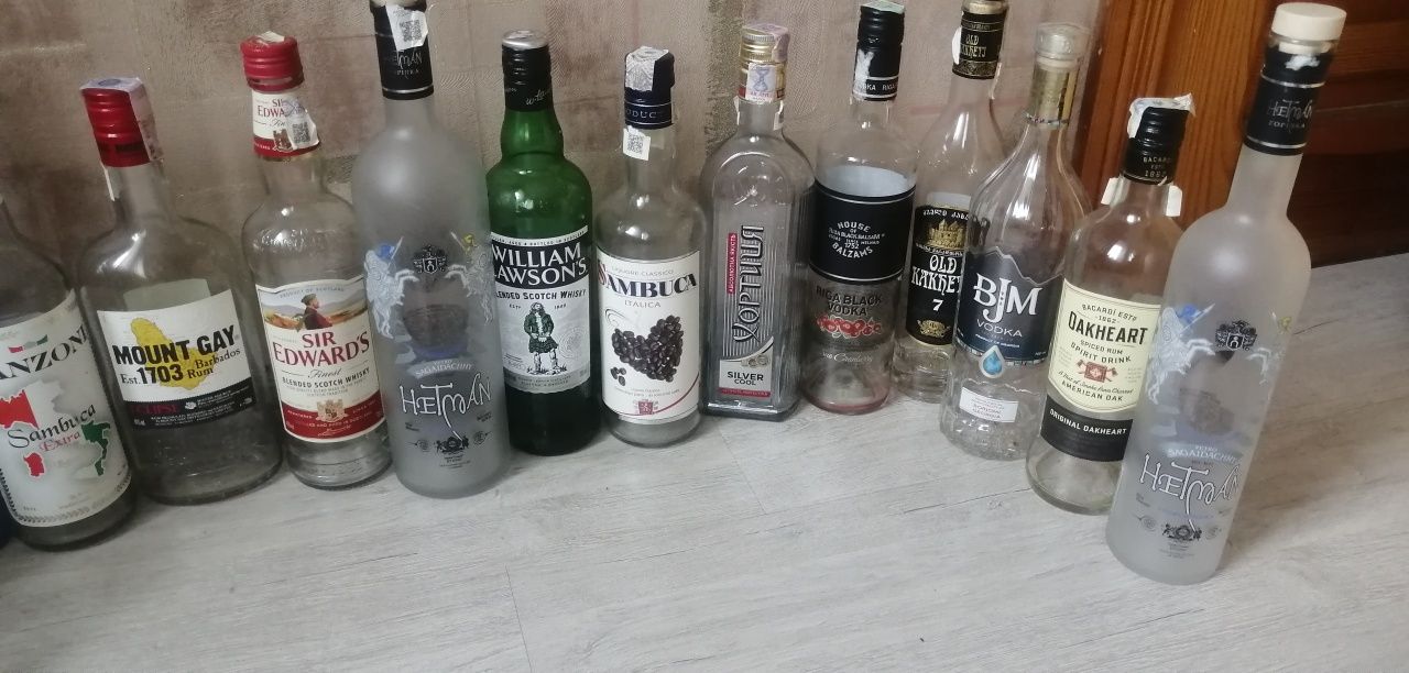 Красивые бутылки 0.7л. Новые