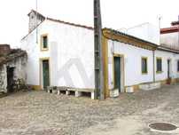 Casa de aldeia T2 para recuperar com 80m2 de área bruta